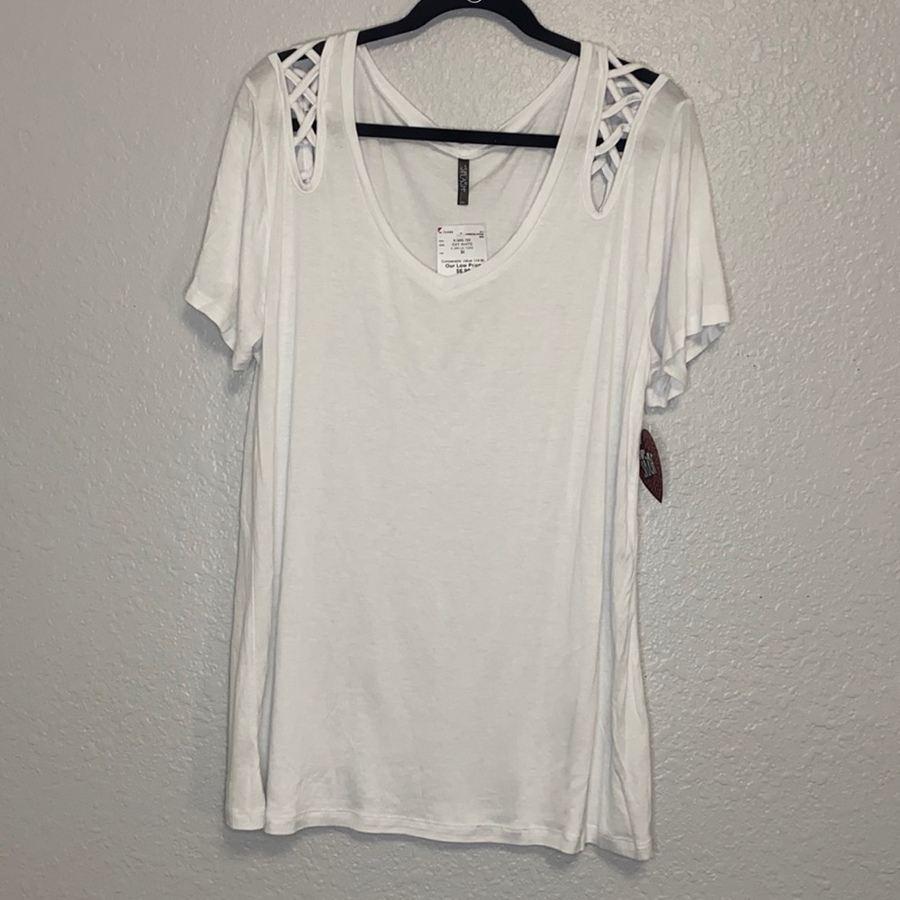 White tee